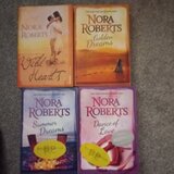 4 Romane mit 2 Geschichten von Nora Roberts